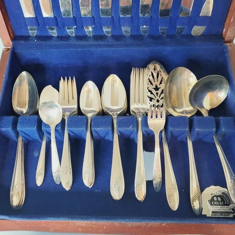 Vtg 1940s Silverware Set QUEEN BESS Tudor Plate ONEIDA‎ Flatware 51 Pieces AS IS
